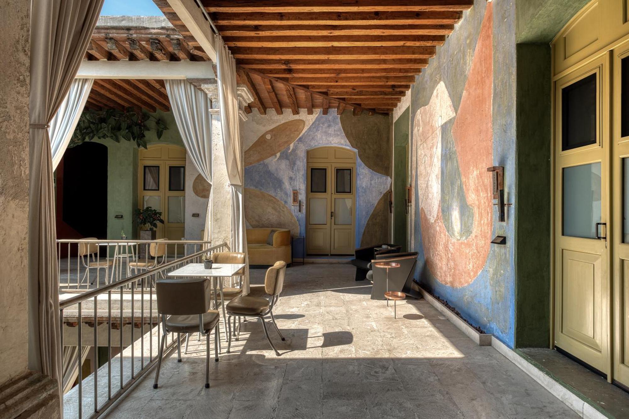 Pug Seal Hotel Oaxaca