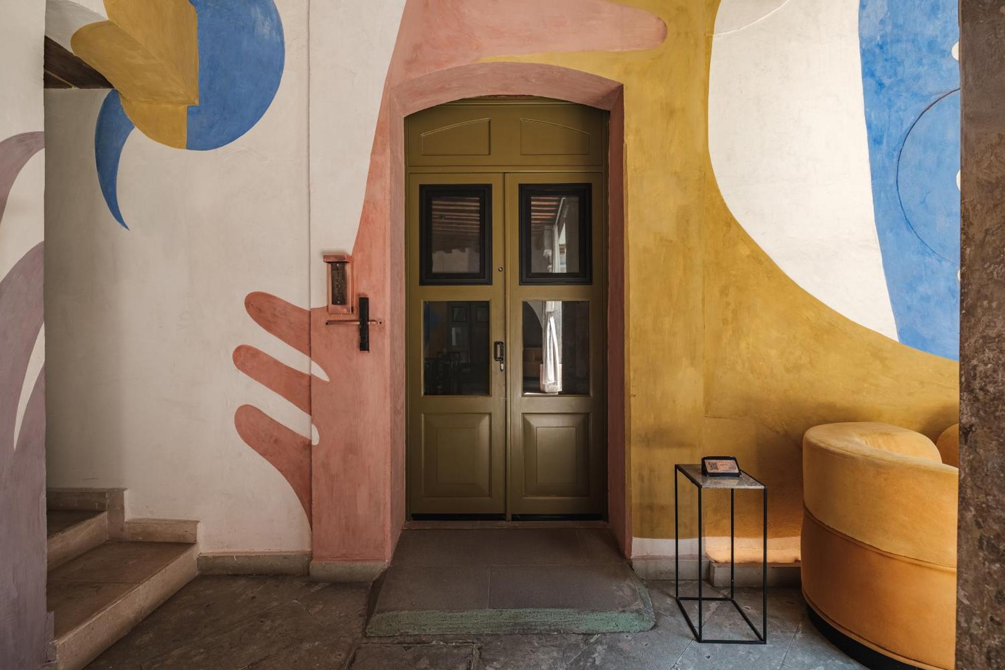 Pug Seal Hotel Oaxaca